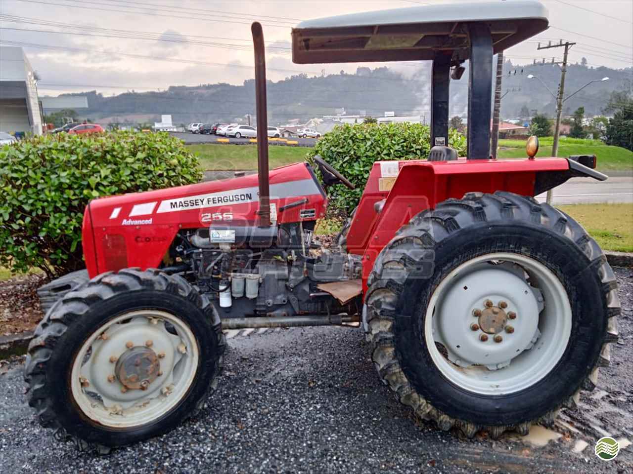 TRATOR MASSEY FERGUSON MF 255 Tração 4x4 Silva Tratores - Agritech ITUPORANGA SANTA CATARINA SC